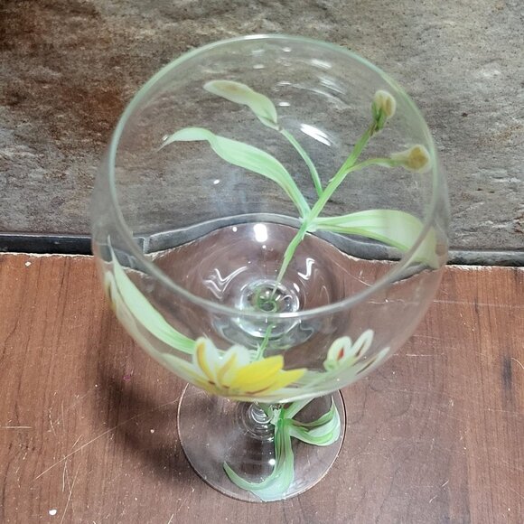 Hand Blown Balloon Wine Glass Tropical Lilies Pattern Yellow Flower - Picture 4 of 12